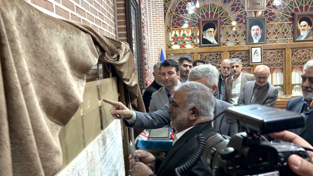 رونمایی از شاهکار ابریشمی قرآن در تبریز  