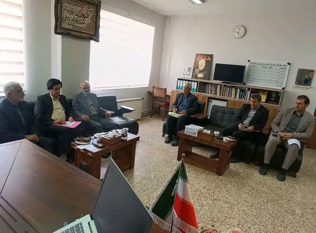 نشست همکاری آموزش‌وپرورش و ستاد عتبات عالیات در بستان‌آباد برگزار شد  