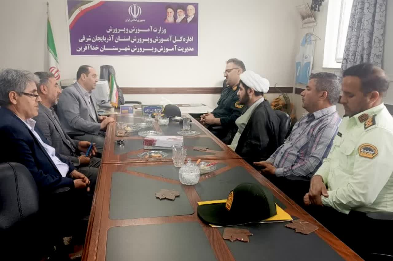  دیدار رئيس ستاد شهرستان خداافرین با ریاست وکارکنان محترم اداره آموزش وپرورش شهرستان خداآفرین 