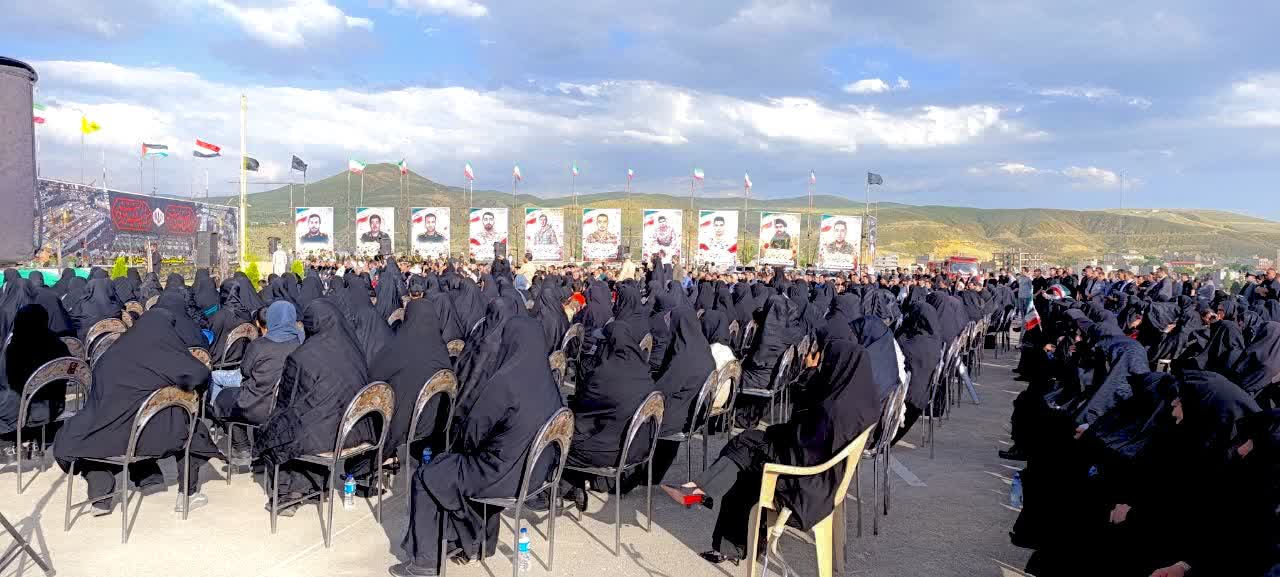  شب اول محرم؛ پرچم گنبد حرم حسینی بر فراز محل شهادت شهدای اقتدار بستان‌آباد به اهتزاز درآمد  